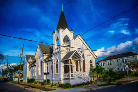 New Orleans: 2-Hour Haunted Cemetery and City Tour at Night