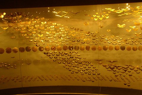 Bogotá: Private Candelaria Walking Tour and Gold Museum