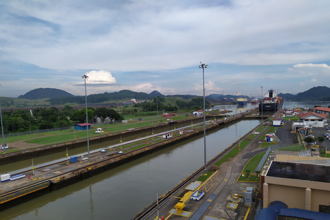 Tour di mezza giornata delle chiuse di Miraflores a Panama CityCittà di Panama: chiuse di Miraflores per piccoli gruppi e tour della città