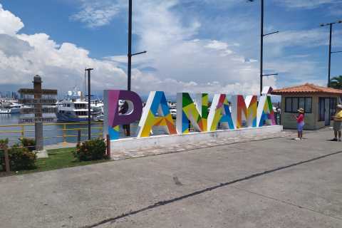 Panama City: Small-Group Miraflores Locks and City Tour