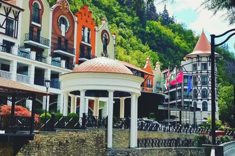 Borjomi: Guided Walking Tour of Old Town & Central Park
