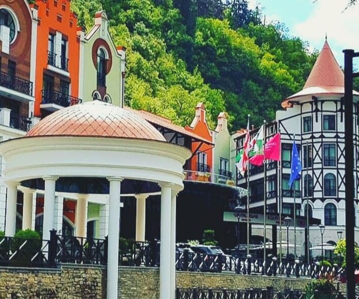 Borjomi: Guided Walking Tour of Old Town & Central Park