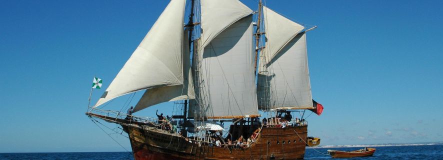Portimão: Pirate Ship Cave Cruise