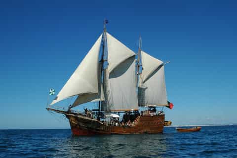 Portimão: Pirate Ship Cave Cruise