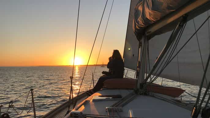 tour di sunset di barca a vela di lisbona