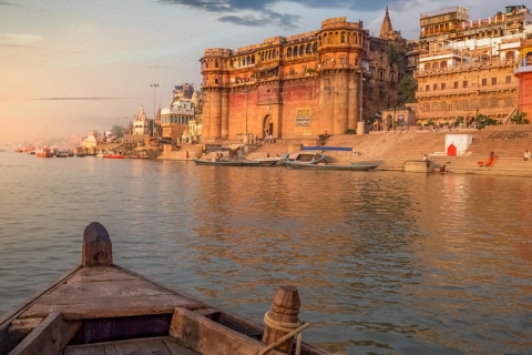 Varanasi : Excursion privée d'une journée à Varanasi avec SarnathCabine privée, guide touristique, droits d'entrée et balade en bateau