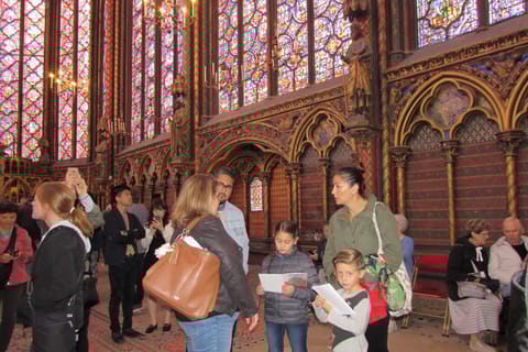 Private Treasure Hunt around Notre Dame for Families & Kids