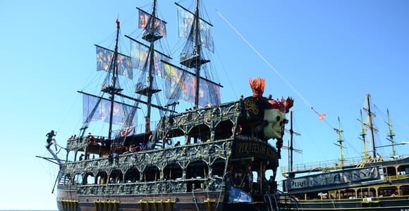 Alanya: Pirates Boat Tour with Lunch and Drinks