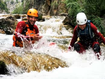 Da Omiš: Canyoning sul fiume Cetina con istruttore autorizzato