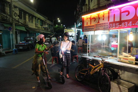 Bangkok: Excursão Noturna de E-Scooter com Comida de Rua Local