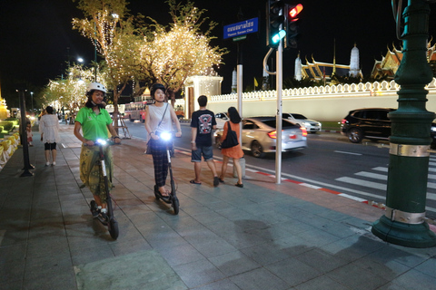 Bangkok: Excursão Noturna de E-Scooter com Comida de Rua Local