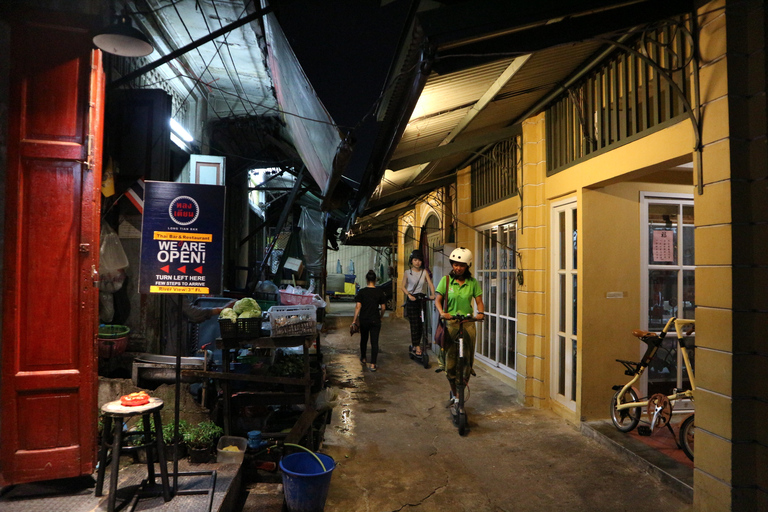 Bangkok: E-Scooter Night Tour with Local Street Food