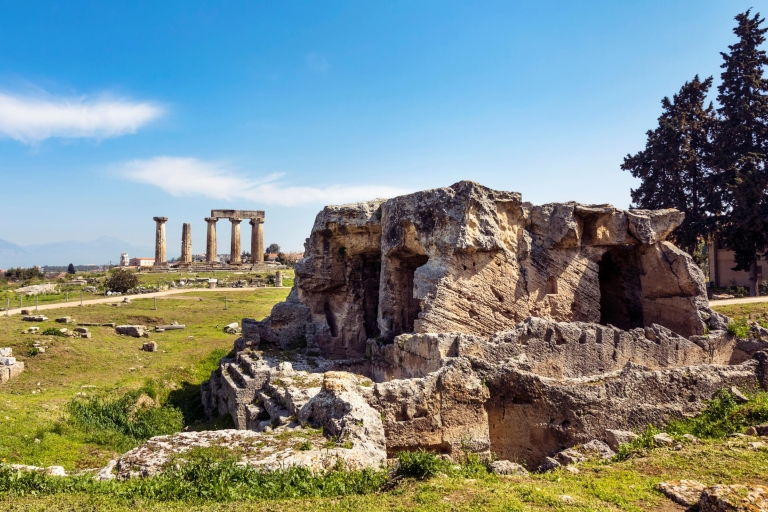 Desde Atenas: antiguo monasterio de Corinto y Daphni