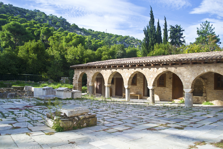 Desde Atenas: antiguo monasterio de Corinto y Daphni