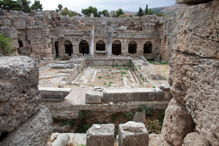 Desde Atenas: antiguo monasterio de Corinto y Daphni