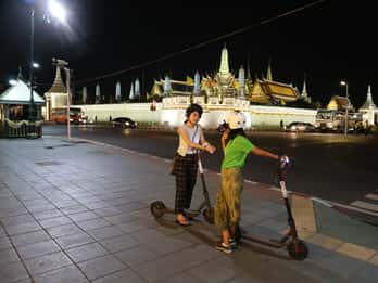Bangkok - en natt E-Scooter kvällstur med lokal gatumat