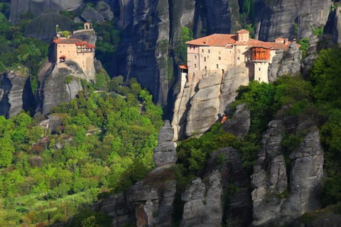 From Athens: Meteora Day Trip by Train with Hotel Pickup