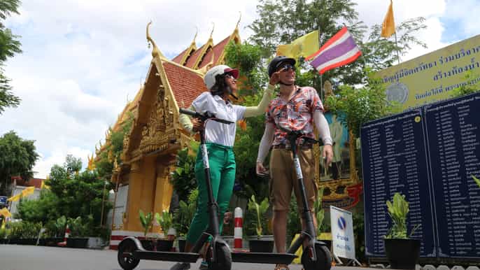 bangkok tour in scooter elettrico attrazioni locali e street food