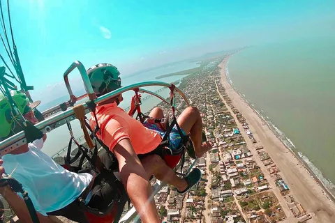 Cartagena: Paratriking Flight from the Beach