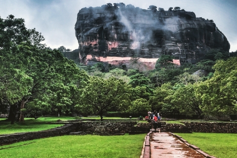 Von Kandy aus: Sigiriya und Dambulla Tagesausflug und SafariSigiriya und Dambulla Tagesausflug von Kandy mit Safari