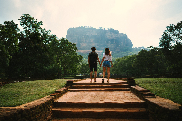 Från Kandy: Dagsutflykt till Sigiriya och DambullaFrån Kandy: Sigiriya och Dambulla dagsutflykt