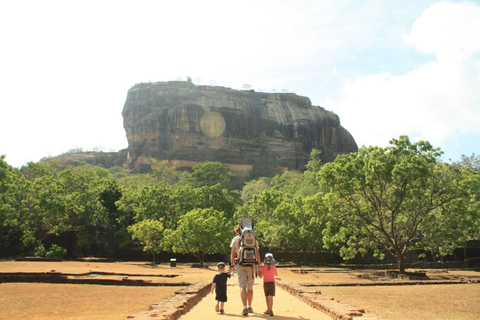 Z Kandy: Jednodniowa wycieczka do Sigiriya i DambullaZ Kandy: jednodniowa wycieczka do Sigiriya i Dambulla