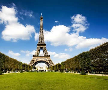 From London: Paris Day Trip with Lunch on Eiffel Tower