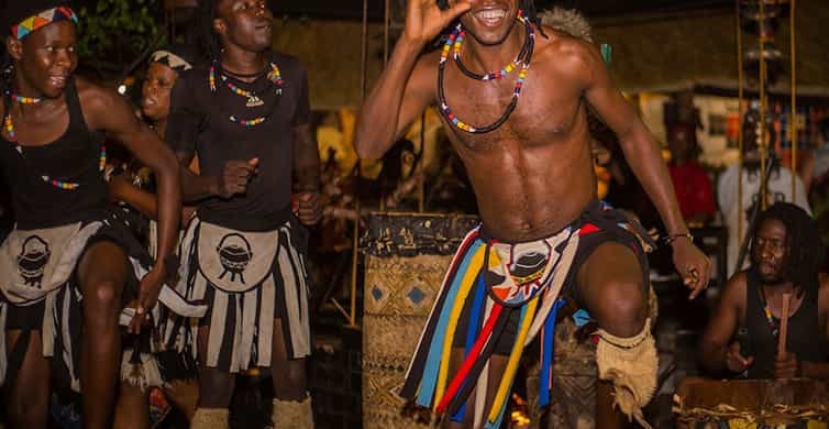 Victoria Falls: Boma Dinner and Drum Show