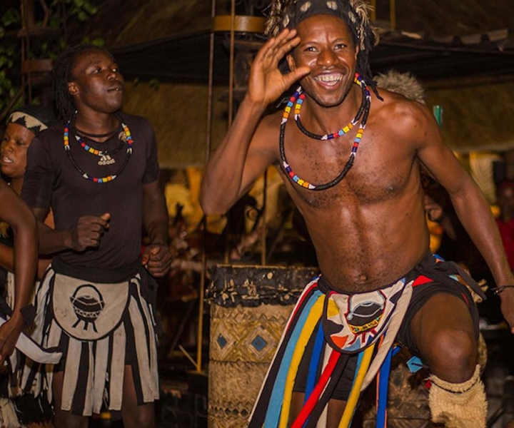Victoria Falls: Boma Dinner and Drum Show