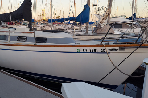 لوس أنجلوس: الإبحار عند غروب الشمس مع الموسيقى