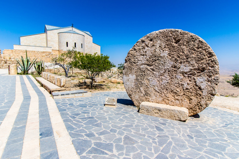 Tagestour: Madaba, Berg Nebo und das Tote MeerTagestour mit Resort: Madaba, Berg Nebo und das Tote Meer