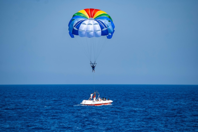 Sharm: Parasailing, Banana Boat & Tube Ride with TransfersEnkele parasailing MAX 150 KG per persoon