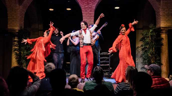 Sevilla: espectáculo flamenco con entrada opcional al museo