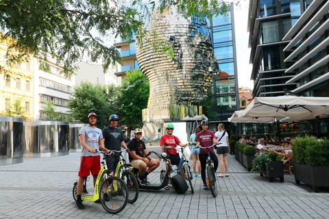 Prague : Visite guidée d'une demi-journée en Segway et E-ScooterCircuit combiné privé de 3 heures en Segway et E-scooter