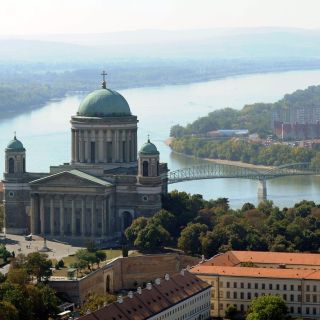 Budapest: Wine and History Day Tour with Lunch