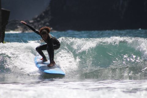 Funchal: lezione di surf di gruppo sull'isola di Madeira