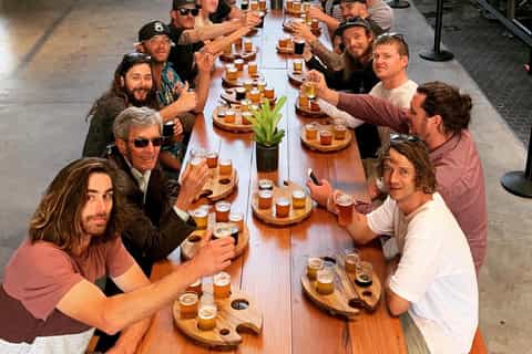 Byron Bay: Full-Day Brewery and Distillery Tour with Lunch