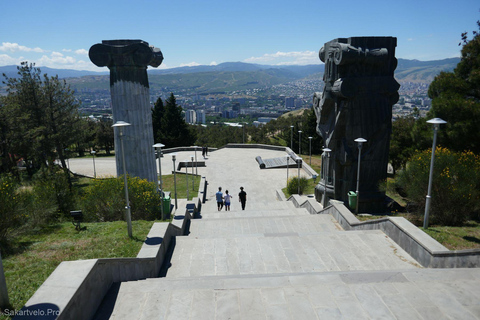 Tbilisi: Chronicle of Georgia, Bodbe & Sighnaghi Tour