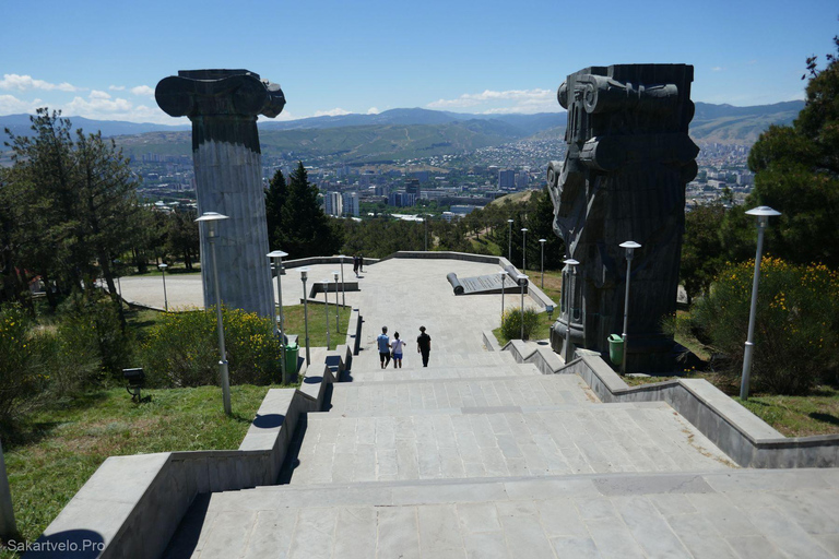 Tbilisi: Chronicle of Georgia, Bodbe & Sighnaghi Tour