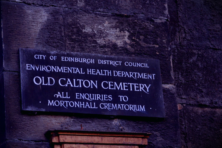 Edinburgh: 2-Hour Ghost Tour in Spanish