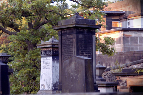 Edinburgh: 2-Hour Ghost Tour in Spanish