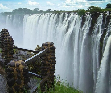 From Kasane: Victoria Falls Day Trip (Zimbabwe side)