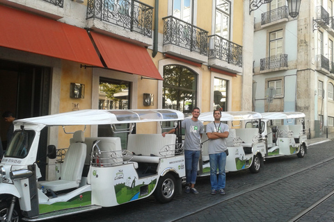 Lisbona: tour privato in tuk-tuk della città vecchiaTour in lingua inglese