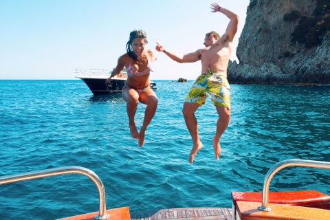 Positano: excursión en barco para grupos pequeños a la isla de Capri