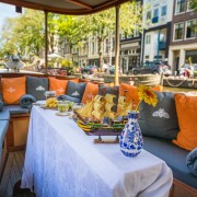 Амстердам: классический круиз на лодке с выбором сыра и вина
