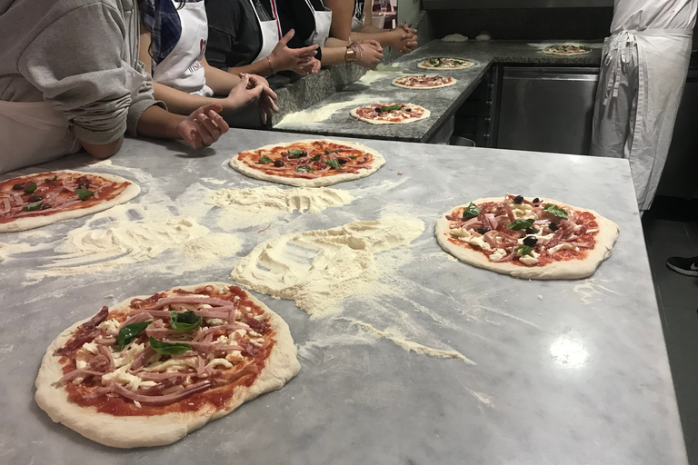 Roma: Aula de preparação de pizzasRoma: aula de preparo de pizza