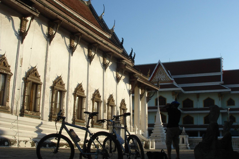 Experiência no Templo e no Rio dos Reis de Bangkok com um morador localExcursão em grupo compartilhada