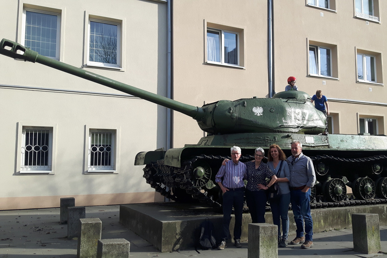 Cracovie : Visite guidée de Nowa Huta en voiture ancienneVisite privée de 2,5 h dans la ville