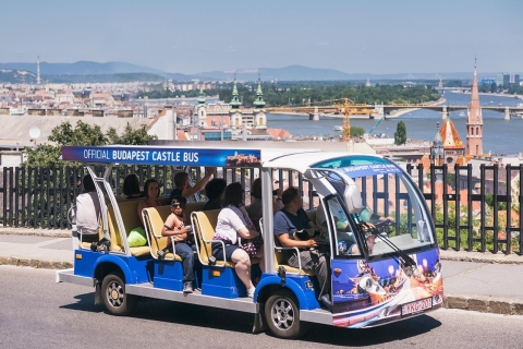 Boedapest: hop on, hop off-e-bus van de Burcht van Boeda