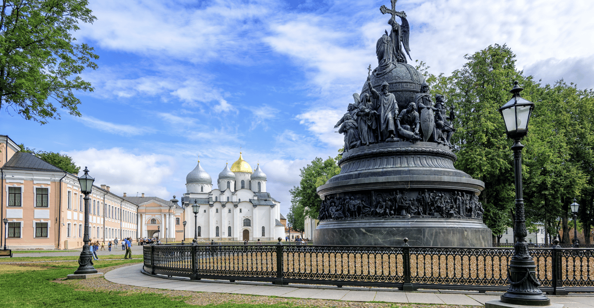 Von St. Petersburg: Ganztagesausflug nach Novgorod